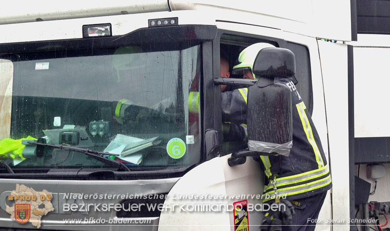 20240503_Alarmierte Menschenrettung nach LKW-Unfall auf A21 zwischen Mayerling und Heiligenkreuz Foto: Stefan Schneider BFKDO BADEN 20240503_Alarmierte Menschenrettung nach LKW-Unfall auf A21 zwischen Mayerling und Heiligenkreuz Foto: Stefan Schneider BFKDO BADEN