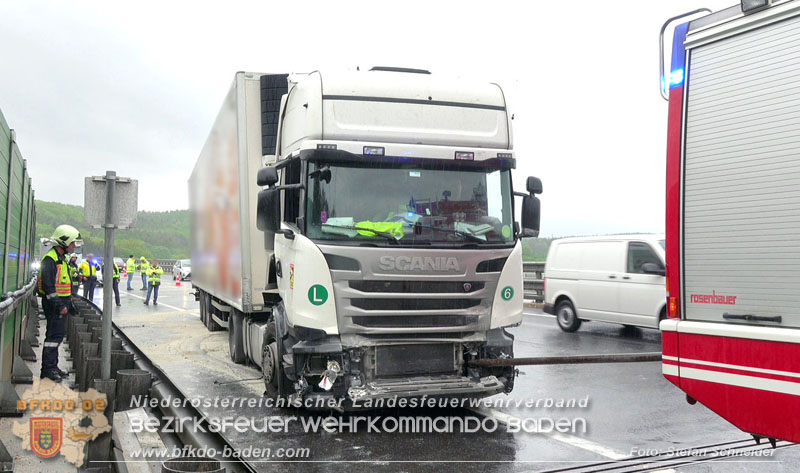 20240503_Alarmierte Menschenrettung nach LKW-Unfall auf A21 zwischen Mayerling und Heiligenkreuz Foto: Stefan Schneider BFKDO BADEN 20240503_Alarmierte Menschenrettung nach LKW-Unfall auf A21 zwischen Mayerling und Heiligenkreuz Foto: Stefan Schneider BFKDO BADEN