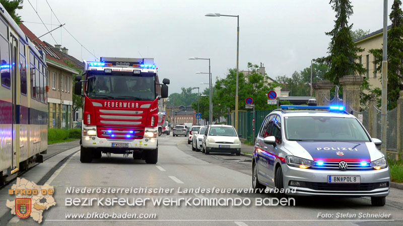 20240521_Hoppala beim Abbiegen - Sattelzug touchiert Badener Bahn Foto: Stefan Schneider 20240521_Hoppala beim Abbiegen - Sattelzug touchiert Badener Bahn Foto: Stefan Schneider