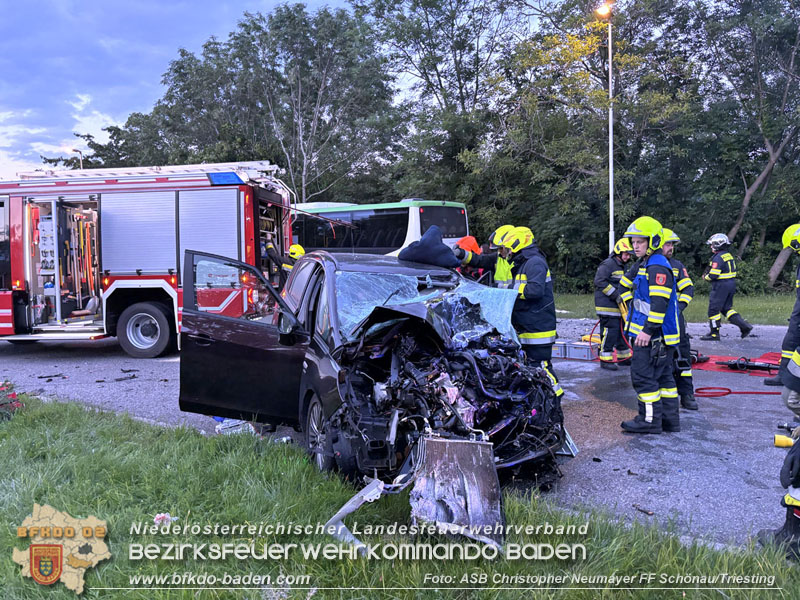 20240605_Personenrettung nach Verkehrsunfall auf der B17 in Günselsdorf - Pkw gegen Omnibus  Foto: ASB Christopher Neumayer FF Schönau/Triesting