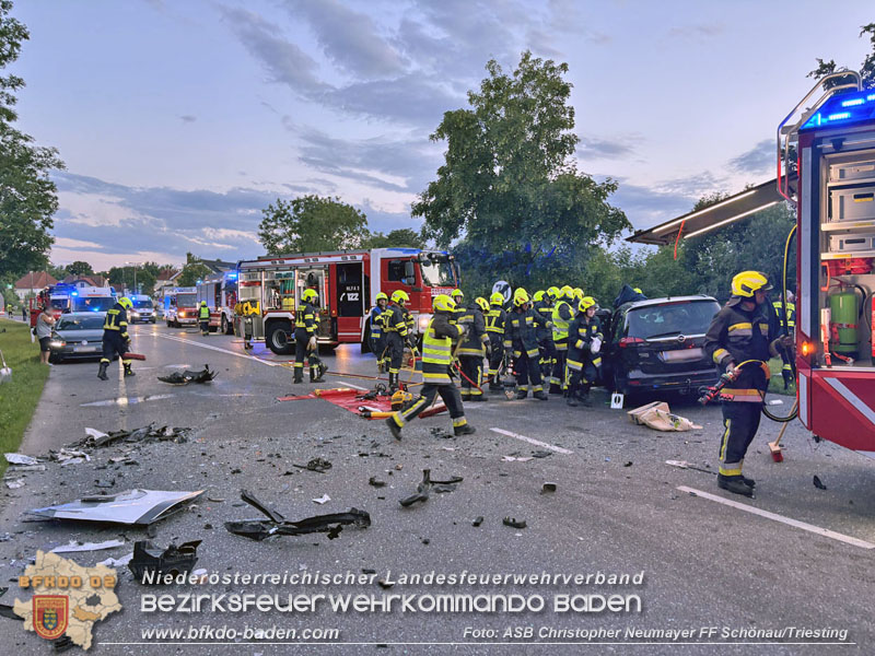 20240605_Personenrettung nach Verkehrsunfall auf der B17 in Günselsdorf - Pkw gegen Omnibus  Foto: ASB Christopher Neumayer FF Schönau/Triesting