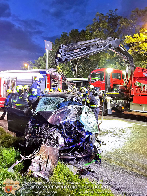 20240605_Personenrettung nach Verkehrsunfall auf der B17 in Günselsdorf - Pkw gegen Omnibus  Foto: ASB Christopher Neumayer FF Schönau/Triesting