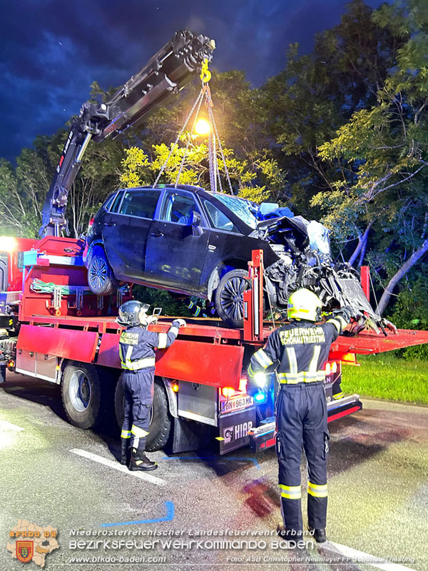 20240605_Personenrettung nach Verkehrsunfall auf der B17 in Günselsdorf - Pkw gegen Omnibus  Foto: ASB Christopher Neumayer FF Schönau/Triesting