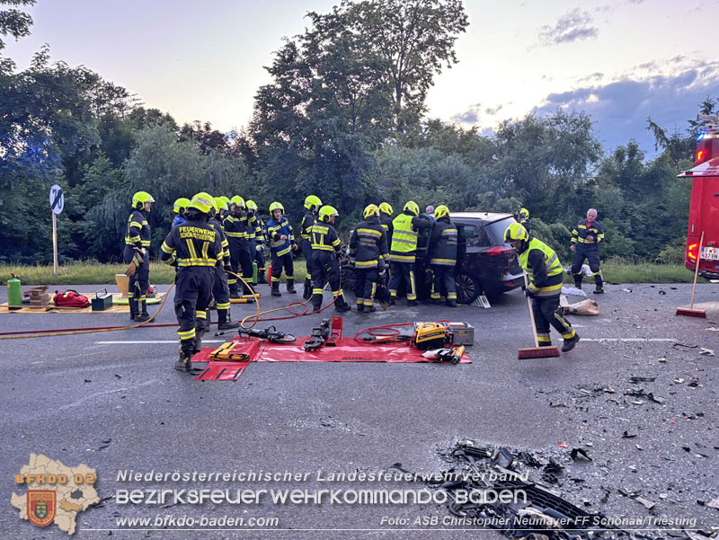 20240605_Personenrettung nach Verkehrsunfall auf der B17 in Günselsdorf - Pkw gegen Omnibus  Foto: ASB Christopher Neumayer FF Schönau/Triesting