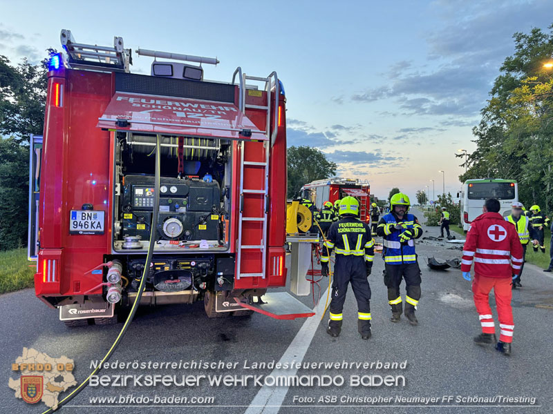 20240605_Personenrettung nach Verkehrsunfall auf der B17 in Günselsdorf - Pkw gegen Omnibus  Foto: ASB Christopher Neumayer FF Schönau/Triesting