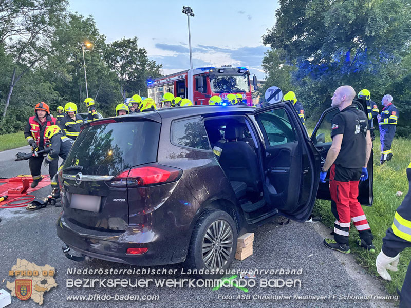 20240605_Personenrettung nach Verkehrsunfall auf der B17 in Günselsdorf - Pkw gegen Omnibus  Foto: ASB Christopher Neumayer FF Schönau/Triesting
