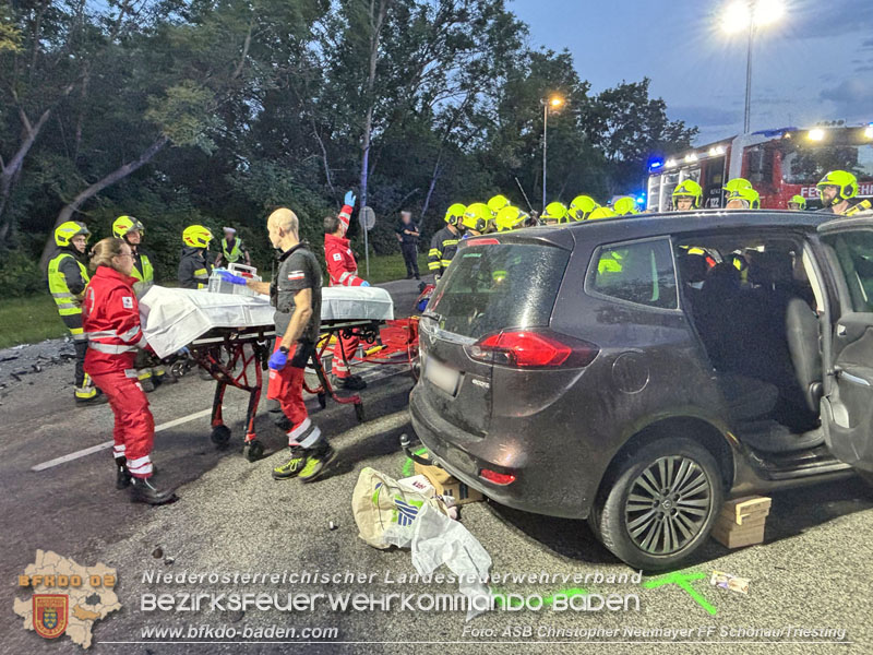 20240605_Personenrettung nach Verkehrsunfall auf der B17 in Günselsdorf - Pkw gegen Omnibus  Foto: ASB Christopher Neumayer FF Schönau/Triesting