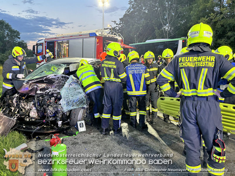 20240605_Personenrettung nach Verkehrsunfall auf der B17 in Günselsdorf - Pkw gegen Omnibus  Foto: ASB Christopher Neumayer FF Schönau/Triesting