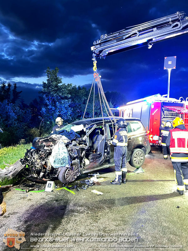 20240605_Personenrettung nach Verkehrsunfall auf der B17 in Günselsdorf - Pkw gegen Omnibus  Foto: ASB Christopher Neumayer FF Schönau/Triesting