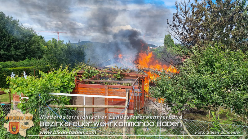 20240616 Vollbrand einer Gartenhütte in Kleingartensiedlung in Baden Foto: Stefan Schneider BFKDO BADEN 20240616 Vollbrand einer Gartenhütte in Kleingartensiedlung in Baden Foto: Stefan Schneider BFKDO BADEN