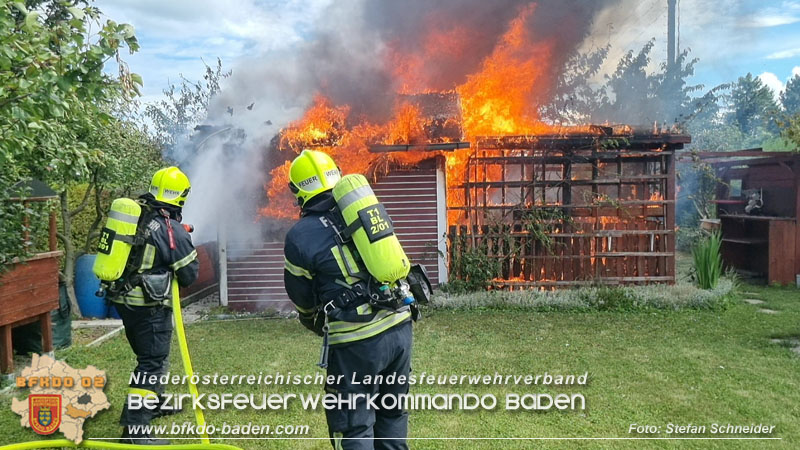 20240616 Vollbrand einer Gartenhütte in Kleingartensiedlung in Baden Foto: Stefan Schneider BFKDO BADEN 20240616 Vollbrand einer Gartenhütte in Kleingartensiedlung in Baden Foto: Stefan Schneider BFKDO BADEN