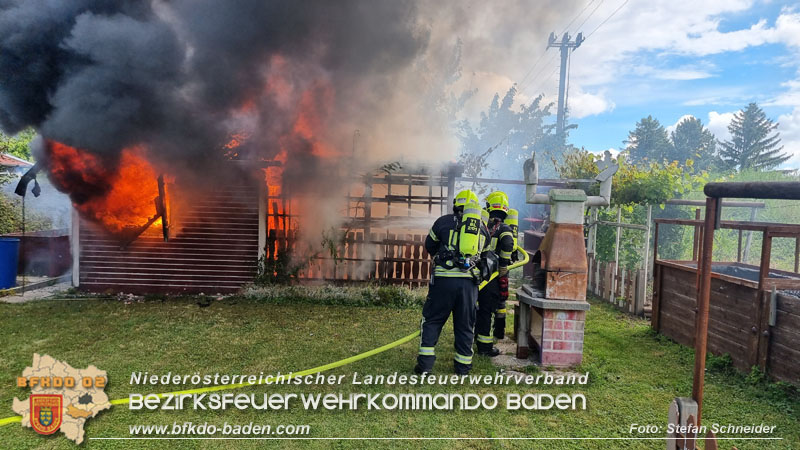 20240616 Vollbrand einer Gartenhütte in Kleingartensiedlung in Baden Foto: Stefan Schneider BFKDO BADEN 20240616 Vollbrand einer Gartenhütte in Kleingartensiedlung in Baden Foto: Stefan Schneider BFKDO BADEN