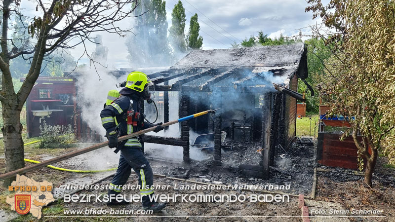 20240616 Vollbrand einer Gartenhütte in Kleingartensiedlung in Baden Foto: Stefan Schneider BFKDO BADEN 20240616 Vollbrand einer Gartenhütte in Kleingartensiedlung in Baden Foto: Stefan Schneider BFKDO BADEN