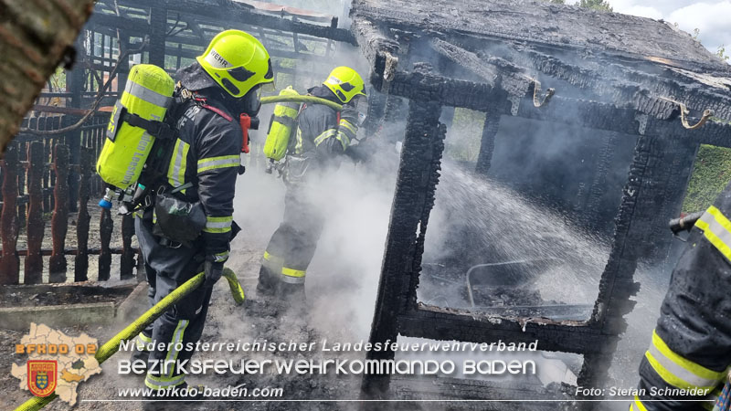 20240616 Vollbrand einer Gartenhütte in Kleingartensiedlung in Baden Foto: Stefan Schneider BFKDO BADEN 20240616 Vollbrand einer Gartenhütte in Kleingartensiedlung in Baden Foto: Stefan Schneider BFKDO BADEN