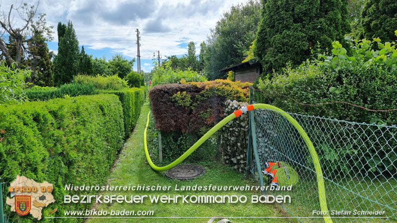 20240616 Vollbrand einer Gartenhütte in Kleingartensiedlung in Baden Foto: Stefan Schneider BFKDO BADEN 20240616 Vollbrand einer Gartenhütte in Kleingartensiedlung in Baden Foto: Stefan Schneider BFKDO BADEN