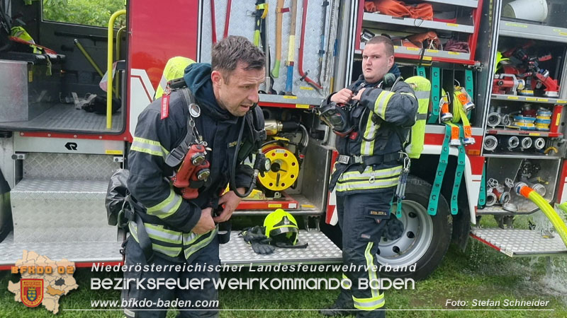 20240616 Vollbrand einer Gartenhütte in Kleingartensiedlung in Baden Foto: Stefan Schneider BFKDO BADEN 20240616 Vollbrand einer Gartenhütte in Kleingartensiedlung in Baden Foto: Stefan Schneider BFKDO BADEN