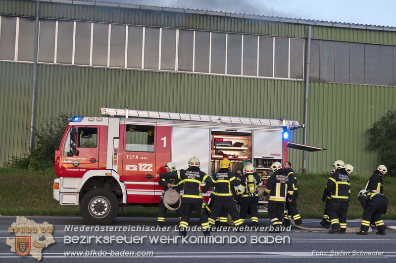 20240616_Brand in einem Abfallwirtschaftsbetrieb in Traiskirchen Ortsteil Wienersdorf Foto: Stefan Schneider BFKDO BADEN 20240616_Brand in einem Abfallwirtschaftsbetrieb in Traiskirchen Ortsteil Wienersdorf Foto: Stefan Schneider BFKDO BADEN