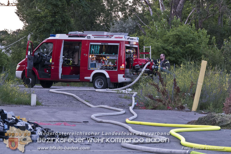 20240616_Brand in einem Abfallwirtschaftsbetrieb in Traiskirchen Ortsteil Wienersdorf Foto: Stefan Schneider BFKDO BADEN 20240616_Brand in einem Abfallwirtschaftsbetrieb in Traiskirchen Ortsteil Wienersdorf Foto: Stefan Schneider BFKDO BADEN