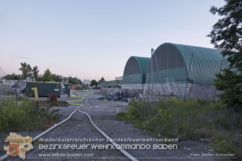 20240616_Brand in einem Abfallwirtschaftsbetrieb in Traiskirchen Ortsteil Wienersdorf Foto: Stefan Schneider BFKDO BADEN 20240616_Brand in einem Abfallwirtschaftsbetrieb in Traiskirchen Ortsteil Wienersdorf Foto: Stefan Schneider BFKDO BADEN