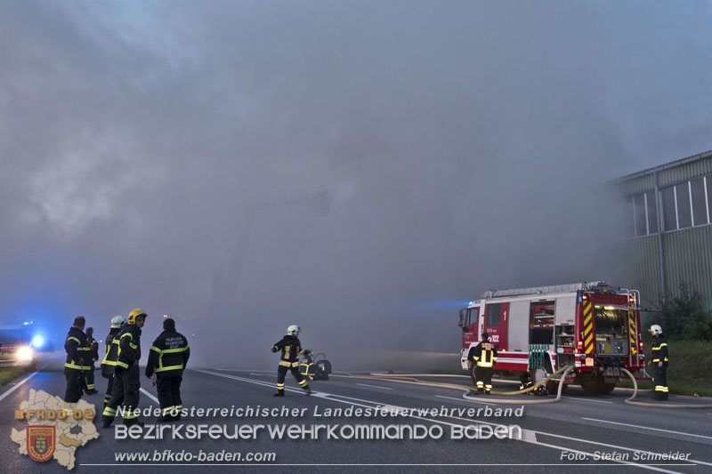 20240616_Brand in einem Abfallwirtschaftsbetrieb in Traiskirchen Ortsteil Wienersdorf Foto: Stefan Schneider BFKDO BADEN 20240616_Brand in einem Abfallwirtschaftsbetrieb in Traiskirchen Ortsteil Wienersdorf Foto: Stefan Schneider BFKDO BADEN