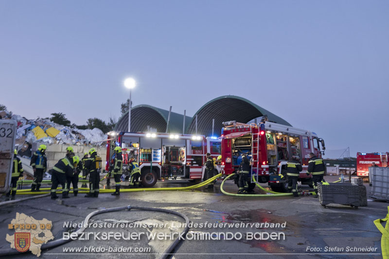 20240616_Brand in einem Abfallwirtschaftsbetrieb in Traiskirchen Ortsteil Wienersdorf Foto: Stefan Schneider BFKDO BADEN 20240616_Brand in einem Abfallwirtschaftsbetrieb in Traiskirchen Ortsteil Wienersdorf Foto: Stefan Schneider BFKDO BADEN