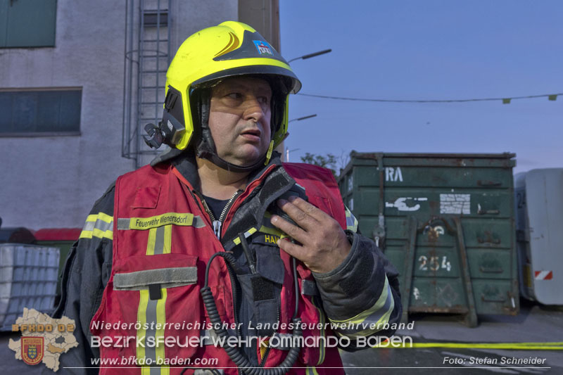 20240616_Brand in einem Abfallwirtschaftsbetrieb in Traiskirchen Ortsteil Wienersdorf Foto: Stefan Schneider BFKDO BADEN 20240616_Brand in einem Abfallwirtschaftsbetrieb in Traiskirchen Ortsteil Wienersdorf Foto: Stefan Schneider BFKDO BADEN