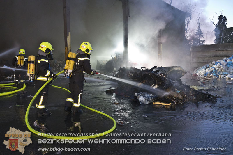 20240616_Brand in einem Abfallwirtschaftsbetrieb in Traiskirchen Ortsteil Wienersdorf Foto: Stefan Schneider BFKDO BADEN 20240616_Brand in einem Abfallwirtschaftsbetrieb in Traiskirchen Ortsteil Wienersdorf Foto: Stefan Schneider BFKDO BADEN