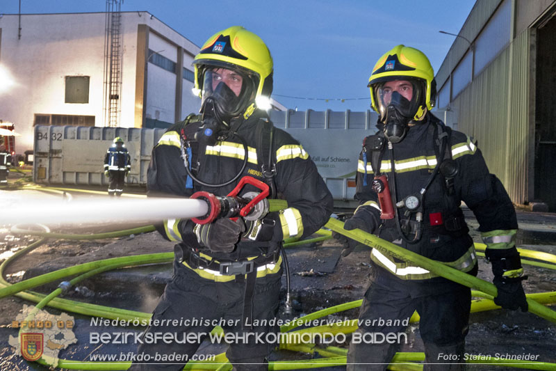 20240616_Brand in einem Abfallwirtschaftsbetrieb in Traiskirchen Ortsteil Wienersdorf Foto: Stefan Schneider BFKDO BADEN 20240616_Brand in einem Abfallwirtschaftsbetrieb in Traiskirchen Ortsteil Wienersdorf Foto: Stefan Schneider BFKDO BADEN