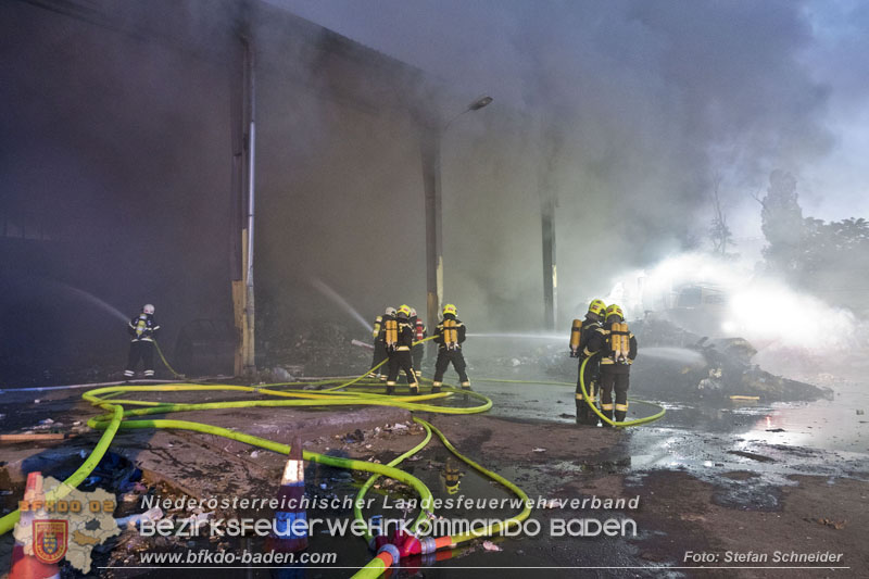 20240616_Brand in einem Abfallwirtschaftsbetrieb in Traiskirchen Ortsteil Wienersdorf Foto: Stefan Schneider BFKDO BADEN 20240616_Brand in einem Abfallwirtschaftsbetrieb in Traiskirchen Ortsteil Wienersdorf Foto: Stefan Schneider BFKDO BADEN