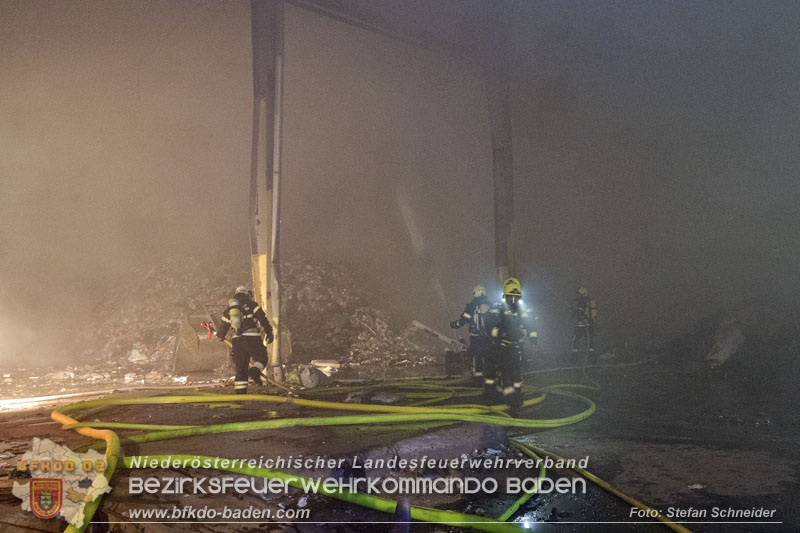 20240616_Brand in einem Abfallwirtschaftsbetrieb in Traiskirchen Ortsteil Wienersdorf Foto: Stefan Schneider BFKDO BADEN 20240616_Brand in einem Abfallwirtschaftsbetrieb in Traiskirchen Ortsteil Wienersdorf Foto: Stefan Schneider BFKDO BADEN