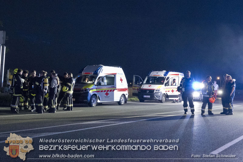 20240616_Brand in einem Abfallwirtschaftsbetrieb in Traiskirchen Ortsteil Wienersdorf Foto: Stefan Schneider BFKDO BADEN 20240616_Brand in einem Abfallwirtschaftsbetrieb in Traiskirchen Ortsteil Wienersdorf Foto: Stefan Schneider BFKDO BADEN