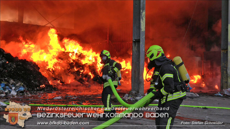 20240616_Brand in einem Abfallwirtschaftsbetrieb in Traiskirchen Ortsteil Wienersdorf Foto: Stefan Sc 20240616_Brand in einem Abfallwirtschaftsbetrieb in Traiskirchen Ortsteil Wienersdorf Foto: Stefan Sc