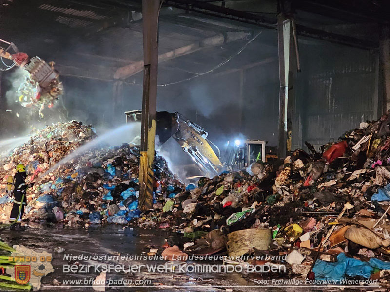 20240616_Brand in einem Abfallwirtschaftsbetrieb in Traiskirchen Ortsteil Wienersdorf Foto: Alexander Umschaden FF Wienersdorf 20240616_Brand in einem Abfallwirtschaftsbetrieb in Traiskirchen Ortsteil Wienersdorf Foto: Alexander Umschaden FF Wienersdorf