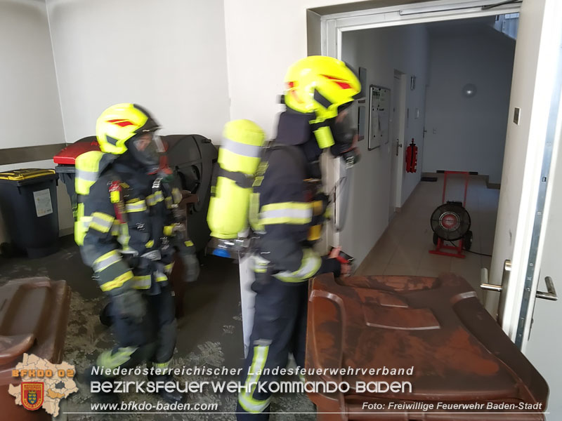 20240628 Brand in Mülllagerraum einer Wohnhausanlage in Baden Foto: Freiwillige Feuerwehr Baden-Stadt/Fritz Beichbuchner 20240628 Brand in Mülllagerraum einer Wohnhausanlage in Baden Foto: Freiwillige Feuerwehr Baden-Stadt/Fritz Beichbuchner
