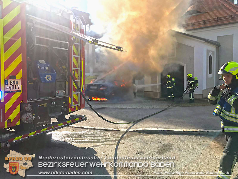 20240628 PKW Vollbrand in Baden Ortsteil Weikersdorf Foto: Freiwillige Feuerwehr Baden-Stadt 20240628 PKW Vollbrand in Baden Ortsteil Weikersdorf Foto: Freiwillige Feuerwehr Baden-Stadt