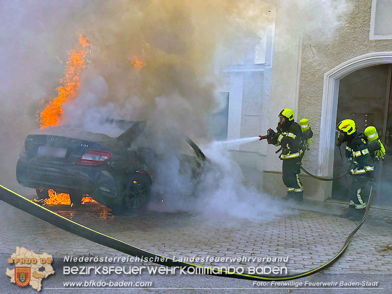 20240628 PKW Vollbrand in Baden Ortsteil Weikersdorf Foto: Freiwillige Feuerwehr Baden-Stadt 20240628 PKW Vollbrand in Baden Ortsteil Weikersdorf Foto: Freiwillige Feuerwehr Baden-Stadt