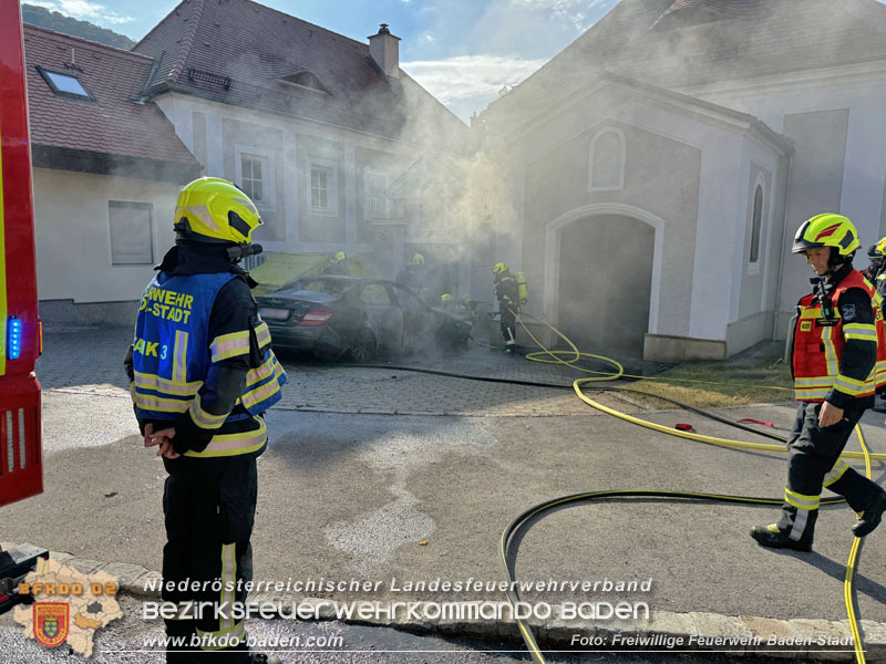 20240628 PKW Vollbrand in Baden Ortsteil Weikersdorf Foto: Freiwillige Feuerwehr Baden-Stadt 20240628 PKW Vollbrand in Baden Ortsteil Weikersdorf Foto: Freiwillige Feuerwehr Baden-Stadt