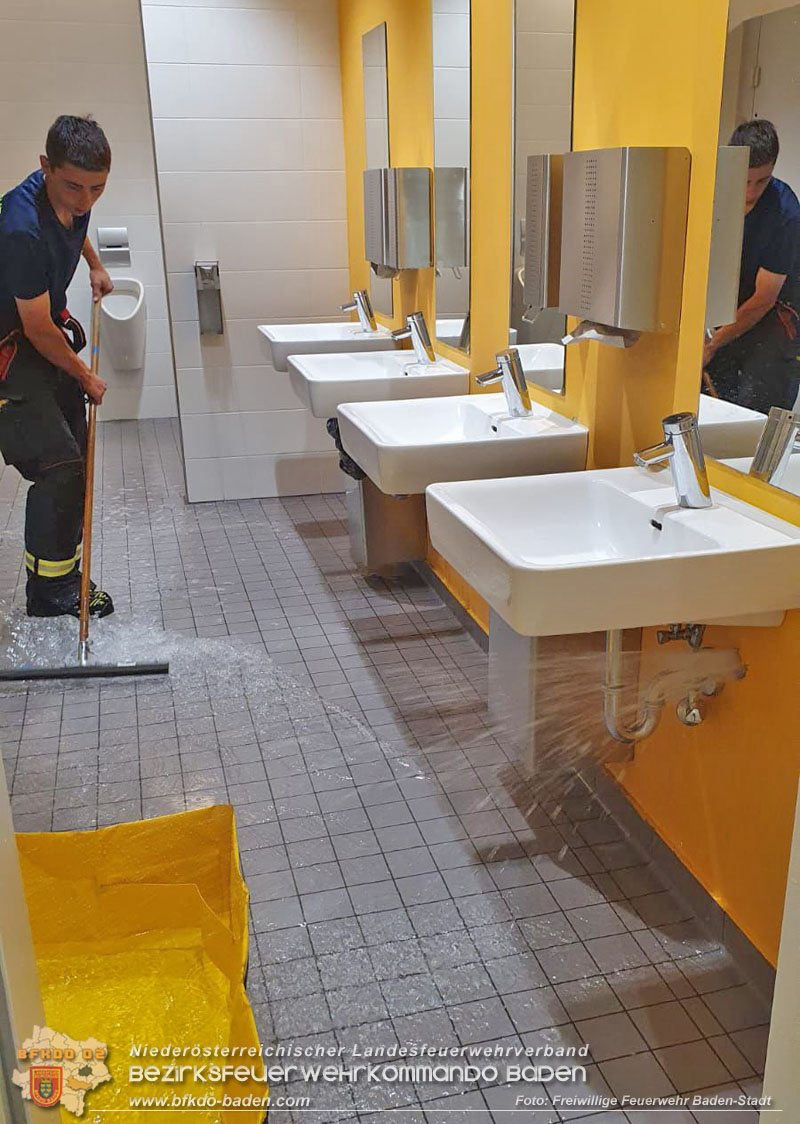 20240705 Wassergebrechen in der Volksschule Pfarrplatz Baden  Foto: Freiwillige Feuerwehr Baden-Stadt