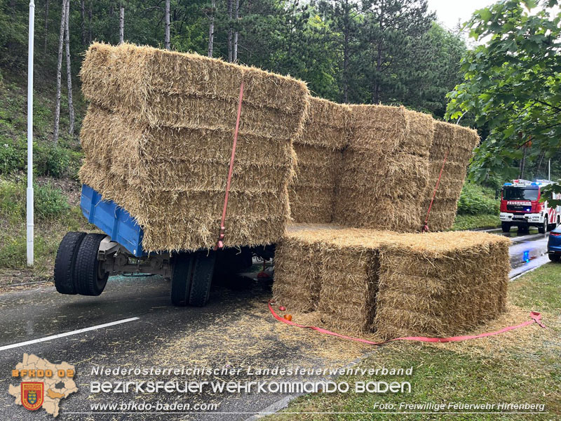20240707_Landwirtschaftliches Gespann verunfallt auf der LB18 bei Hirtenberg Foto: Freiwillige Feuerwehr Hirtenberg 20240707_Landwirtschaftliches Gespann verunfallt auf der LB18 bei Hirtenberg Foto: Freiwillige Feuerwehr Hirtenberg