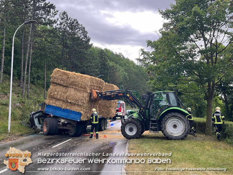 20240707_Landwirtschaftliches Gespann verunfallt auf der LB18 bei Hirtenberg Foto: Freiwillige Feuerwehr Hirtenberg 20240707_Landwirtschaftliches Gespann verunfallt auf der LB18 bei Hirtenberg Foto: Freiwillige Feuerwehr Hirtenberg