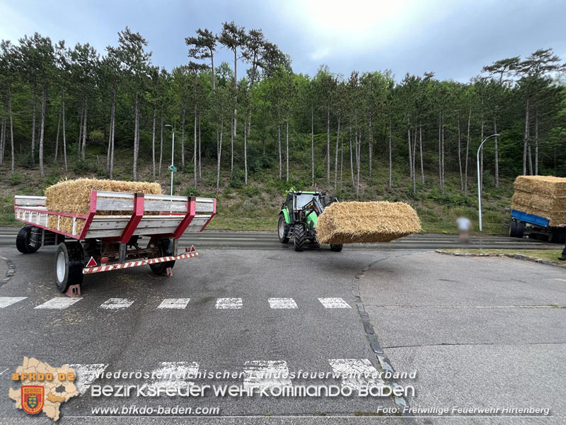 20240707_Landwirtschaftliches Gespann verunfallt auf der LB18 bei Hirtenberg Foto: Freiwillige Feuerwehr Hirtenberg 20240707_Landwirtschaftliches Gespann verunfallt auf der LB18 bei Hirtenberg Foto: Freiwillige Feuerwehr Hirtenberg