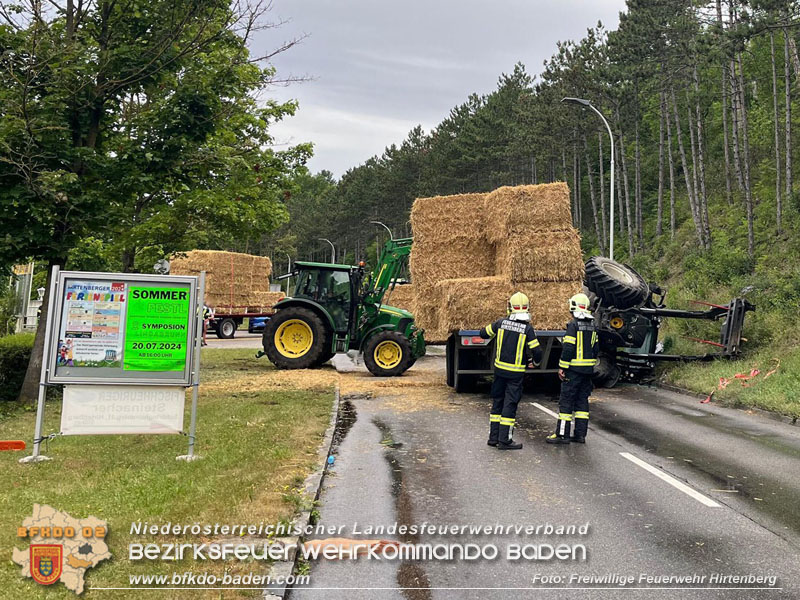 20240707_Landwirtschaftliches Gespann verunfallt auf der LB18 bei Hirtenberg Foto: Freiwillige Feuerwehr Hirtenberg 20240707_Landwirtschaftliches Gespann verunfallt auf der LB18 bei Hirtenberg Foto: Freiwillige Feuerwehr Hirtenberg