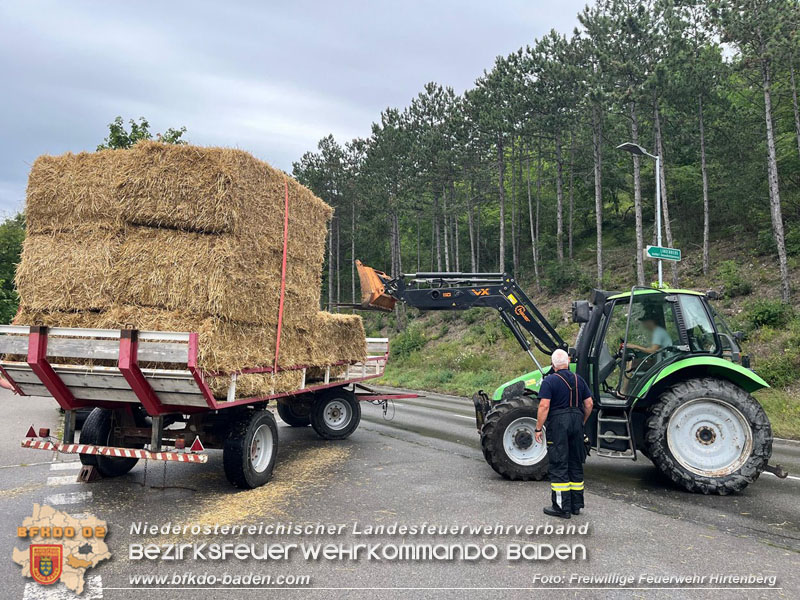 20240707_Landwirtschaftliches Gespann verunfallt auf der LB18 bei Hirtenberg Foto: Freiwillige Feuerwehr Hirtenberg 20240707_Landwirtschaftliches Gespann verunfallt auf der LB18 bei Hirtenberg Foto: Freiwillige Feuerwehr Hirtenberg