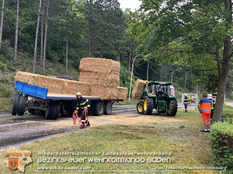 20240707_Landwirtschaftliches Gespann verunfallt auf der LB18 bei Hirtenberg Foto: Freiwillige Feuerwehr Hirtenberg 20240707_Landwirtschaftliches Gespann verunfallt auf der LB18 bei Hirtenberg Foto: Freiwillige Feuerwehr Hirtenberg