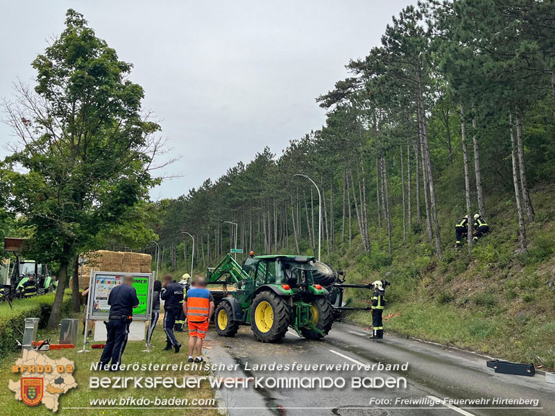 20240707_Landwirtschaftliches Gespann verunfallt auf der LB18 bei Hirtenberg Foto: Freiwillige Feuerwehr Hirtenberg 20240707_Landwirtschaftliches Gespann verunfallt auf der LB18 bei Hirtenberg Foto: Freiwillige Feuerwehr Hirtenberg