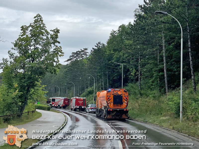 20240707_Landwirtschaftliches Gespann verunfallt auf der LB18 bei Hirtenberg Foto: Freiwillige Feuerwehr Hirtenberg 20240707_Landwirtschaftliches Gespann verunfallt auf der LB18 bei Hirtenberg Foto: Freiwillige Feuerwehr Hirtenberg