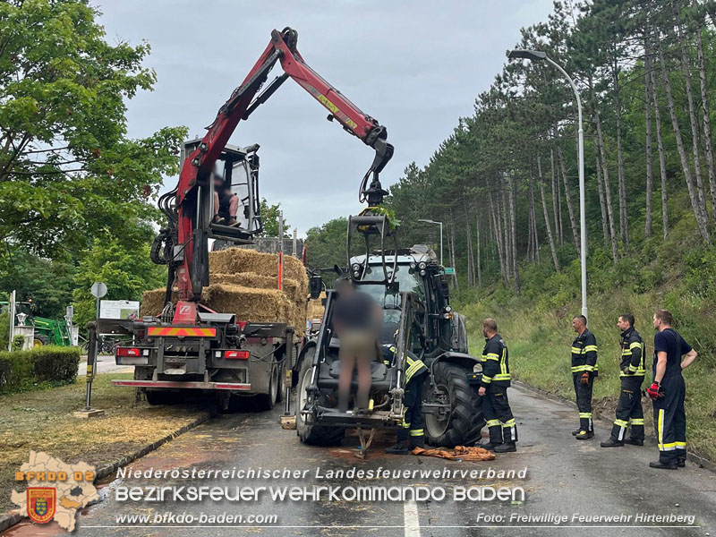 20240707_Landwirtschaftliches Gespann verunfallt auf der LB18 bei Hirtenberg Foto: Freiwillige Feuerwehr Hirtenberg 20240707_Landwirtschaftliches Gespann verunfallt auf der LB18 bei Hirtenberg Foto: Freiwillige Feuerwehr Hirtenberg