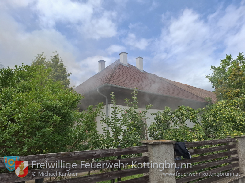 20240707_Wohnungsbrand in Kottingbrunn Foto: Michael Kantner Freiwillige Feuerwehr Kottingbrunn 20240707_Wohnungsbrand in Kottingbrunn Foto: Michael Kantner Freiwillige Feuerwehr Kottingbrunn