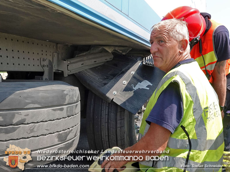 20240709_Alarmierte Menschenrettung nach Verkehrsunfall auf der A2 bei Traiskirchen Foto: Stefan Schneider BFKDO BADEN