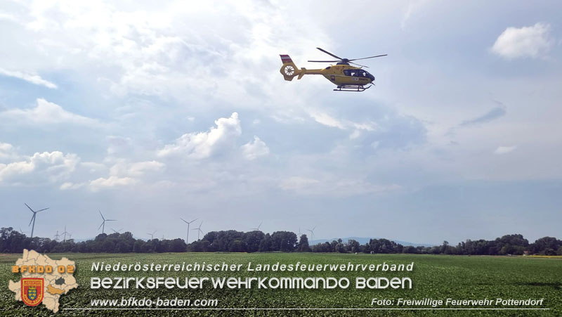 20240709_Verkehrsunfall mit 2 Todesopfern auf der LB60 bei Weigelsdorf Foto: Freiwillige Feuerwehr Pottendorf 20240709_Verkehrsunfall mit 2 Todesopfern auf der LB60 bei Weigelsdorf Foto: Freiwillige Feuerwehr Pottendorf